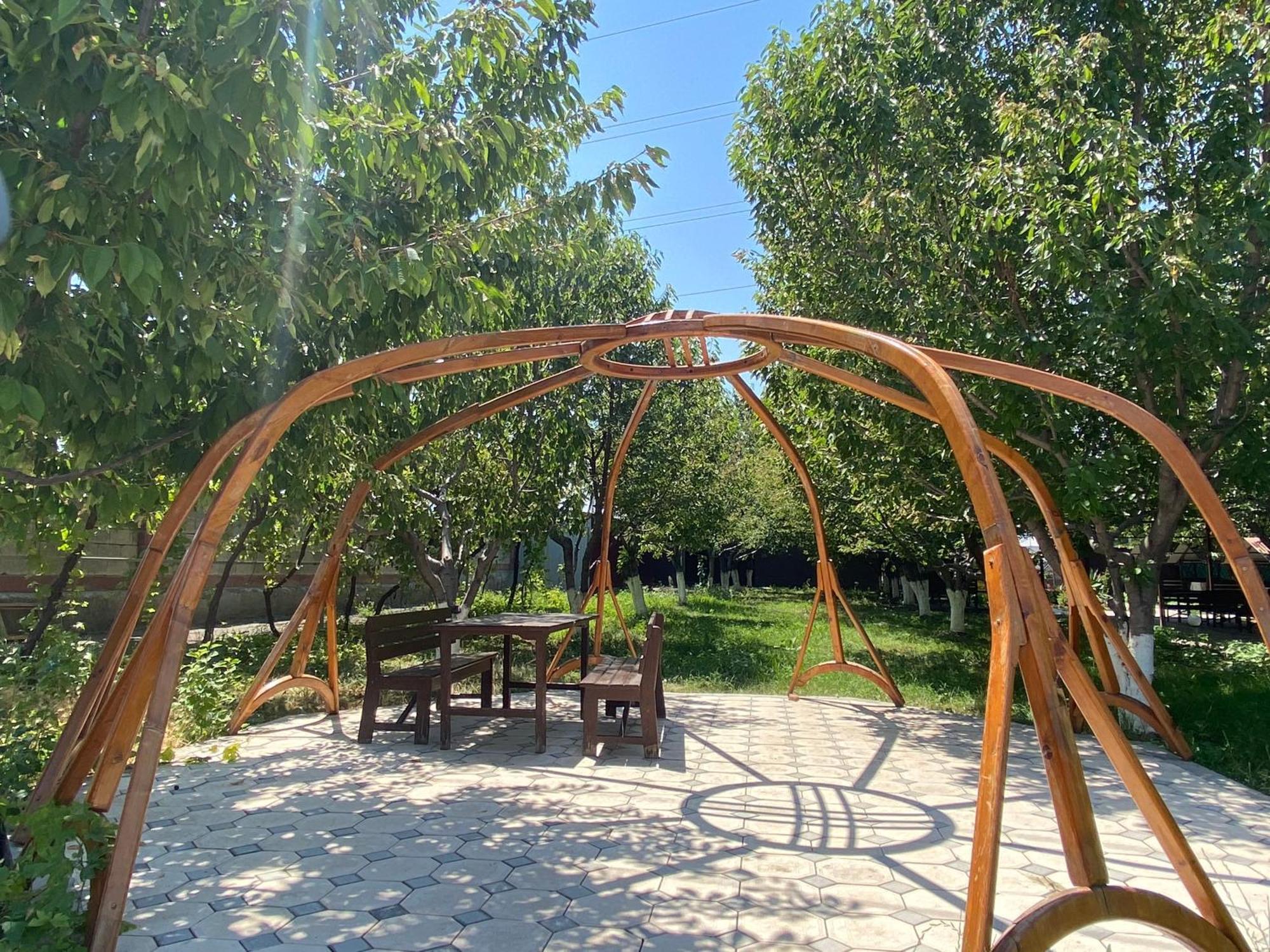 Sunny Hostel Osh Exterior photo